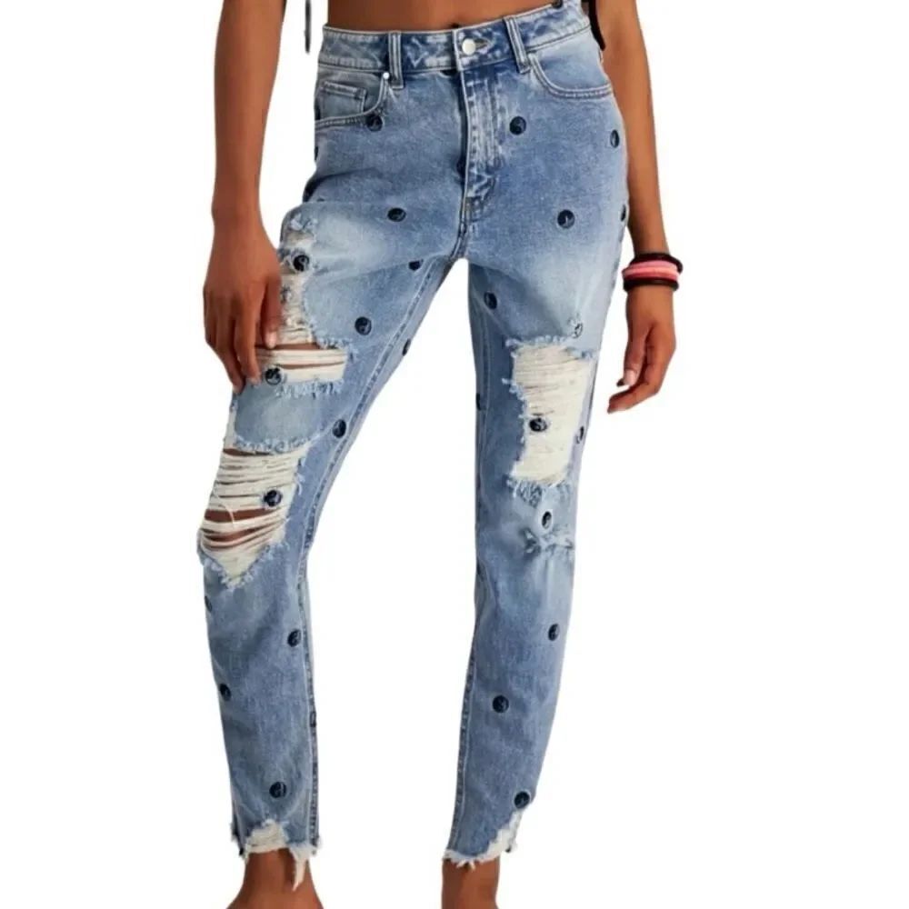 TINSELTOWN embroidered yin yang Frayed Hem Destructed Mom Jeans size 9